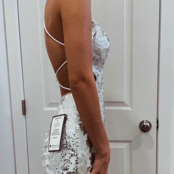 Betsy & Adam Split Thigh Sequin Formal Dress - Picture 4 of 7